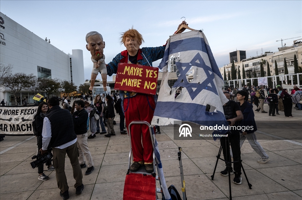  İsrail polisi Tel Aviv'de savaş karşıtı protestoya müdahale etti