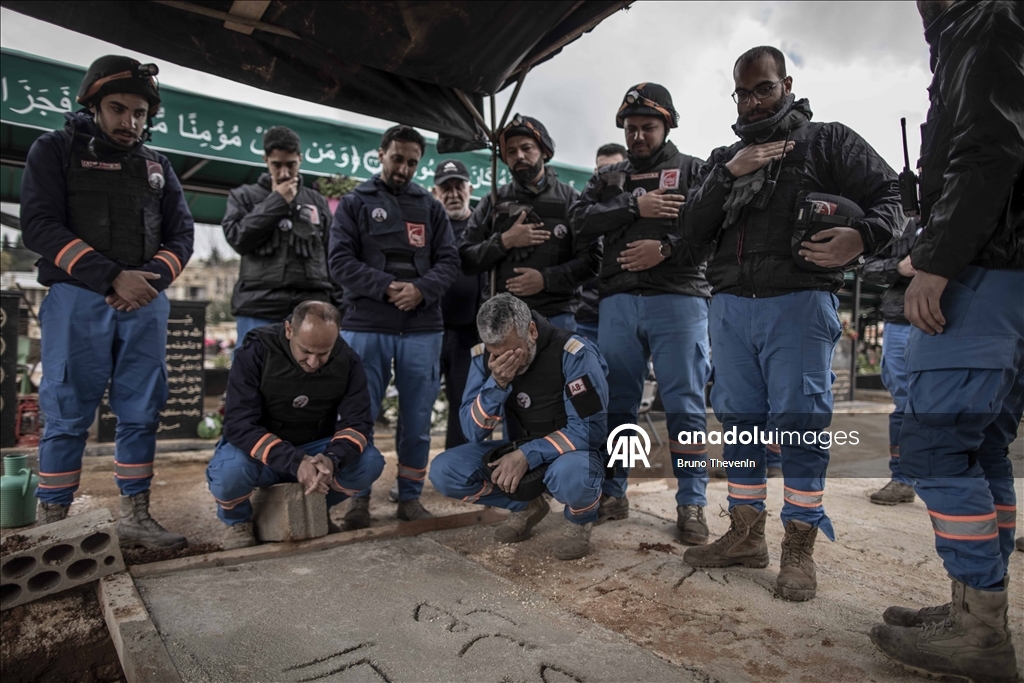 Lübnan’da sivil savunma ekipleri yas içinde kurtarma mücadelesi veriyor