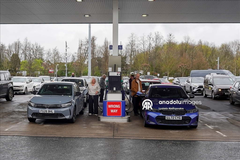 Сбои в работе Ормузского пролива привели к ажиотажу на заправочных станциях в Великобритании