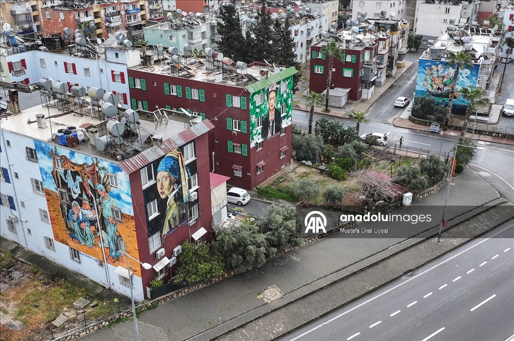 Zgrade ukrašene remek-djelima poznatih slikara donijele boje u Mersin