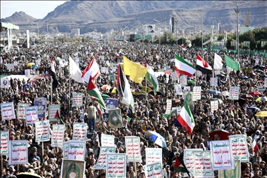 اليمن.. آلاف المتظاهرين يتضامنون مع إيران وفلسطين ولبنان