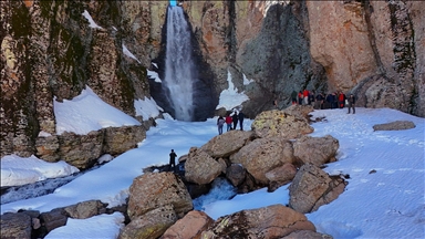 Bingöl'deki Çır Şelalesi ziyaretçilerini ağırlıyor