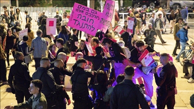 İsrail polisi Tel Aviv'de savaş karşıtı protestoya müdahale etti