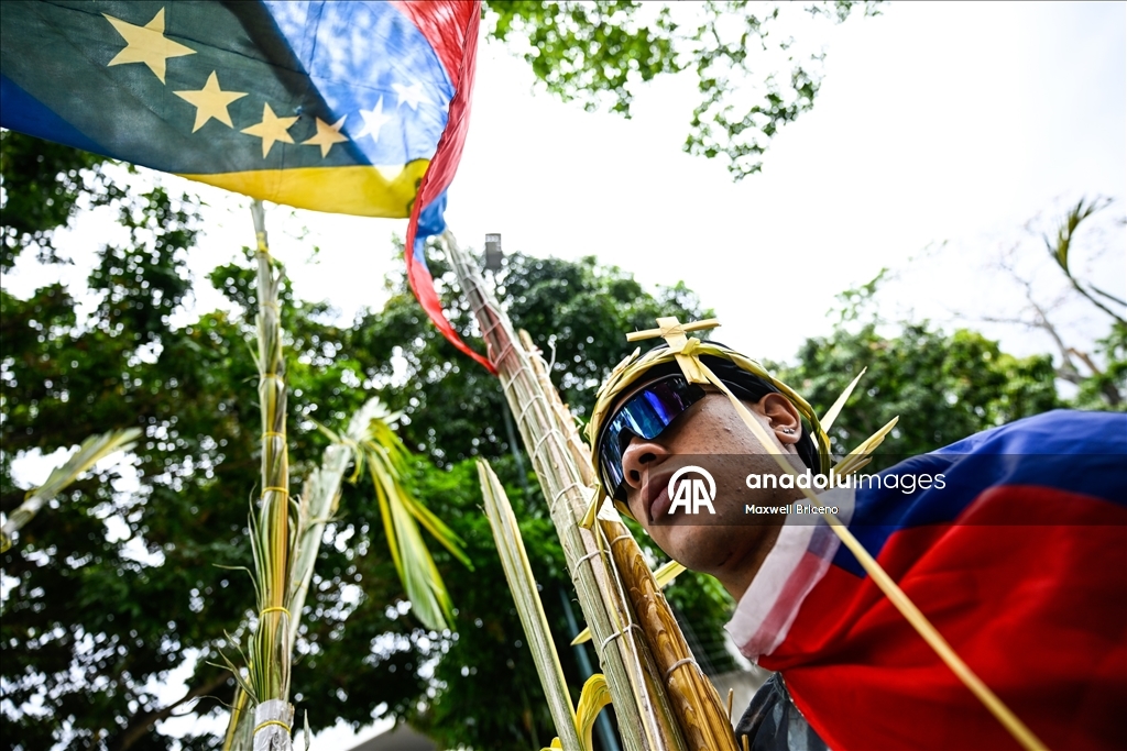 В Каракасе прошла традиционная церемония сбора и освящения пальмовых листьев