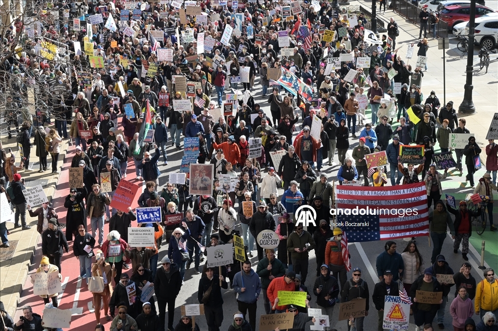 Chicago’da "Krallara Hayır" protestosu düzenledi