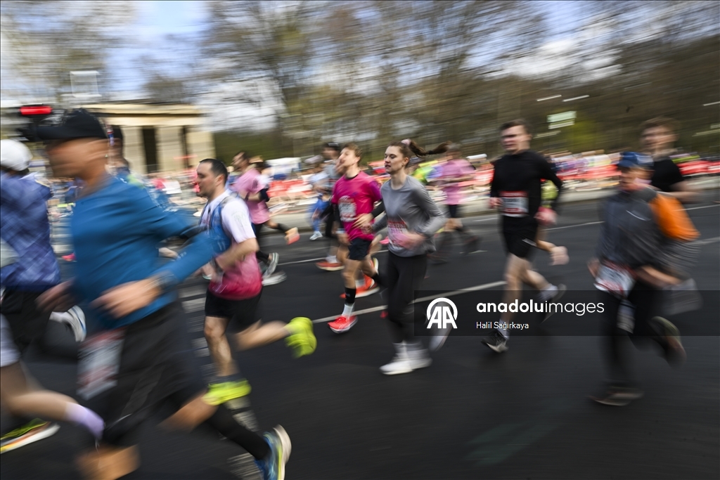 Berlin Yarı Maratonu’nda binlerce koşucu parkura çıktı