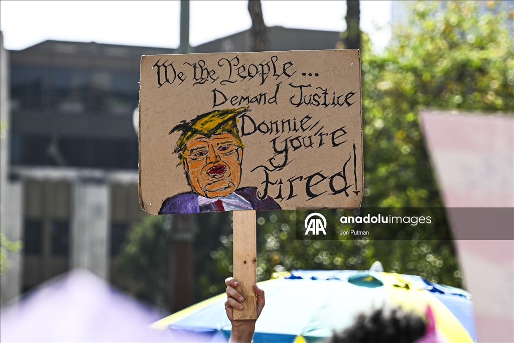 В Лос-Анджелесе прошла акция No Kings («Нет королям»)