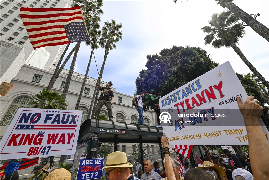 В Лос-Анджелесе прошла акция No Kings («Нет королям»)