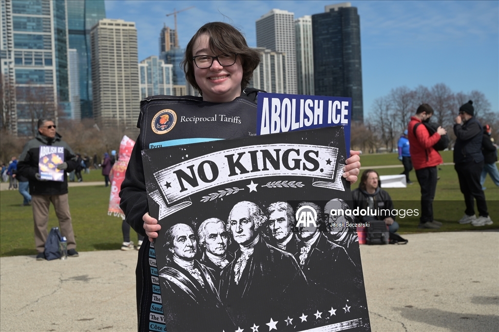 Chicago’da "Krallara Hayır" protestosu düzenledi