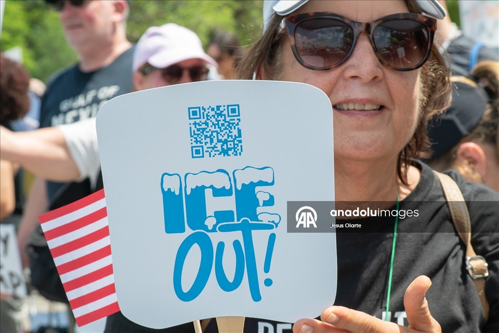 ‘No Kings’ rally draws dozens of protesters in Miami