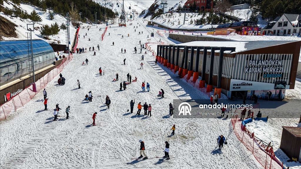 На популярном горнолыжном курорте Паландокен продолжается сезон катания