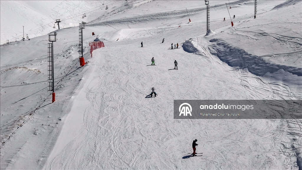 На популярном горнолыжном курорте Паландокен продолжается сезон катания