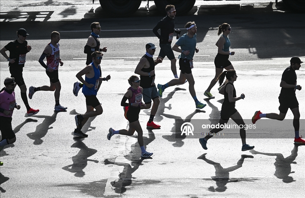 Berlin Yarı Maratonu’nda binlerce koşucu parkura çıktı