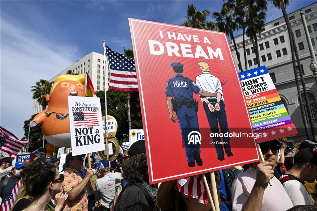 В Лос-Анджелесе прошла акция No Kings («Нет королям»)