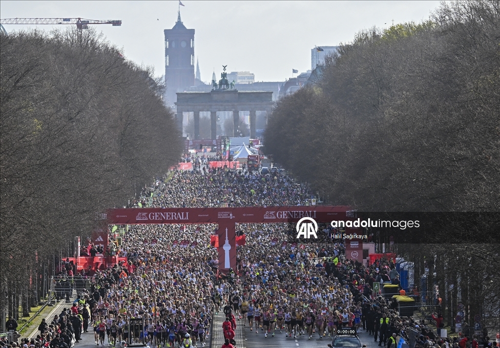 Berlin Yarı Maratonu’nda binlerce koşucu parkura çıktı
