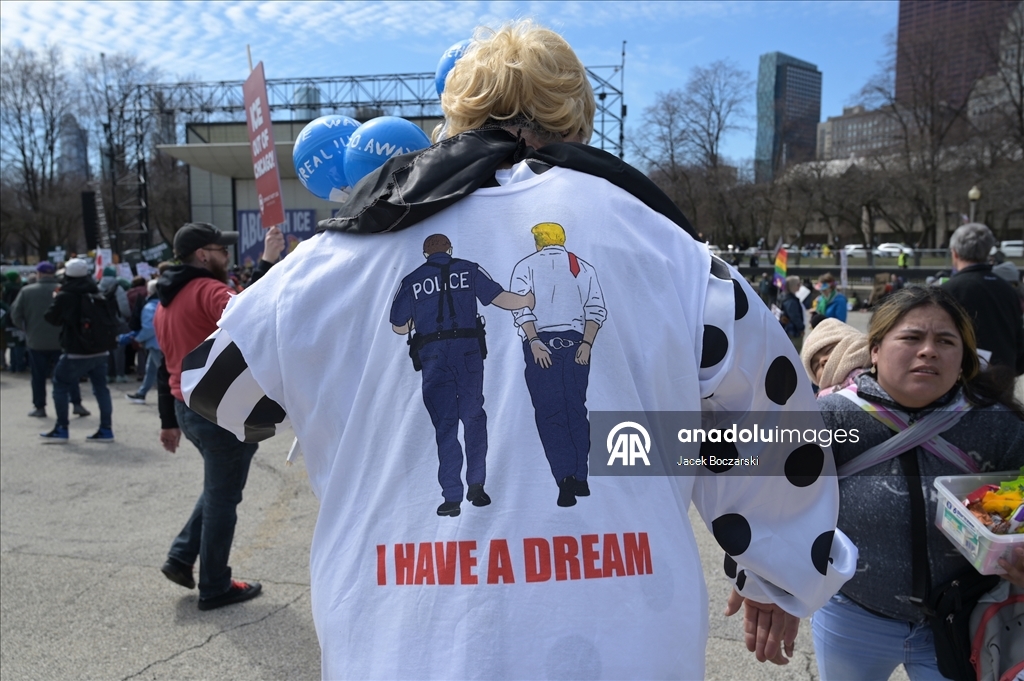 Chicago’da "Krallara Hayır" protestosu düzenledi