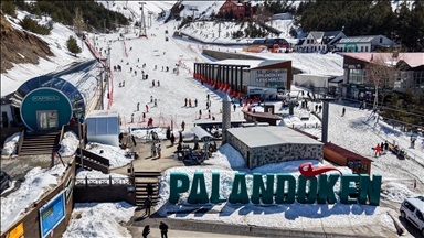 На популярном горнолыжном курорте Паландокен продолжается сезон катания