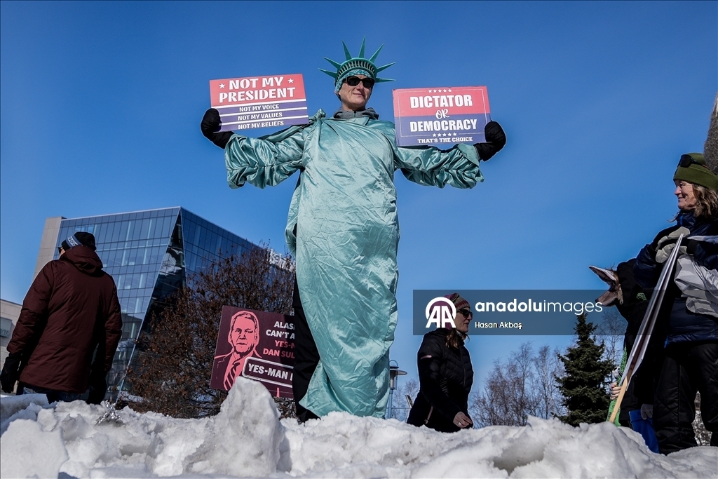 В США прошли многотысячные протесты против политики Трампа 13