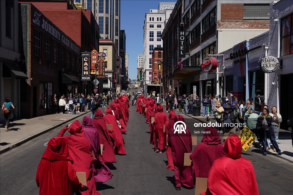 В США прошли многотысячные протесты против политики Трампа 23