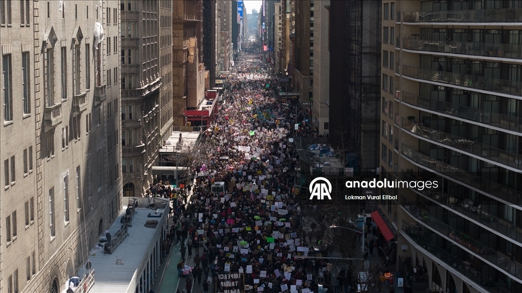 В США прошли многотысячные протесты против политики Трампа 38