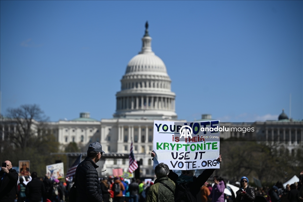 В США прошли многотысячные протесты против политики Трампа