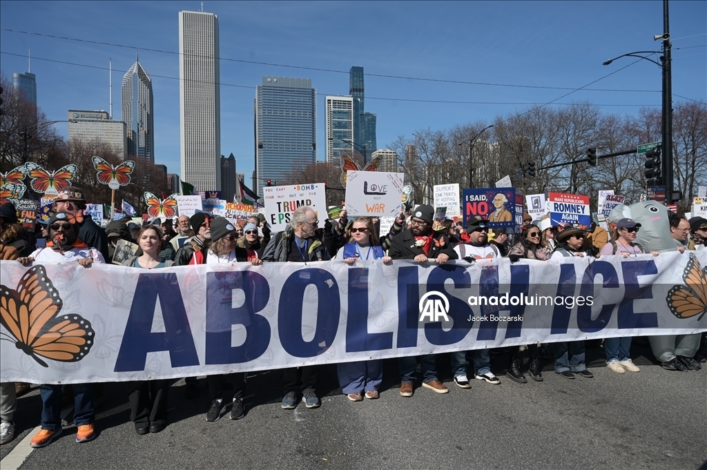 В США прошли многотысячные протесты против политики Трампа 15
