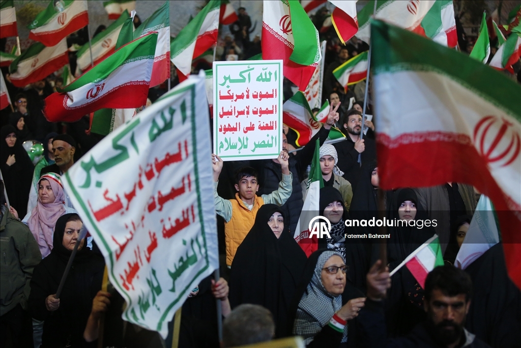 Атаки Израиля и США на Иран вызвали протесты в Тегеране