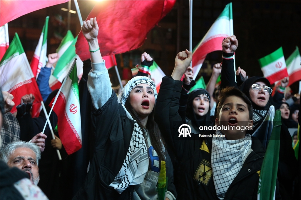 Атаки Израиля и США на Иран вызвали протесты в Тегеране