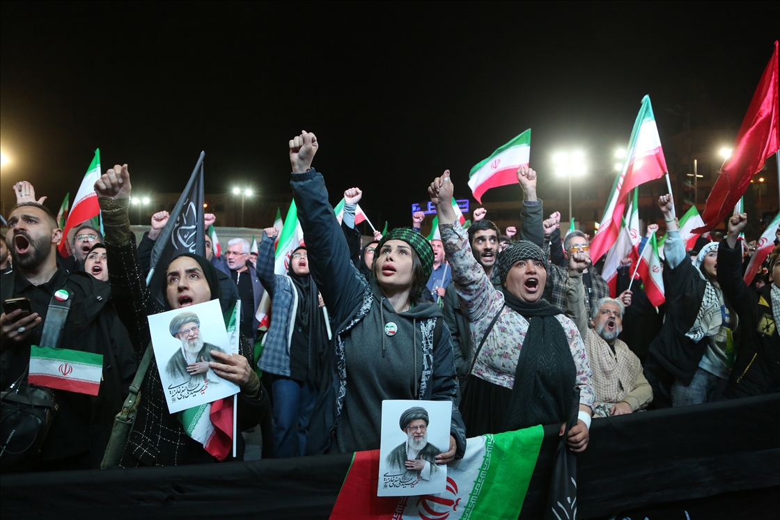 Атаки Израиля и США на Иран вызвали протесты в Тегеране