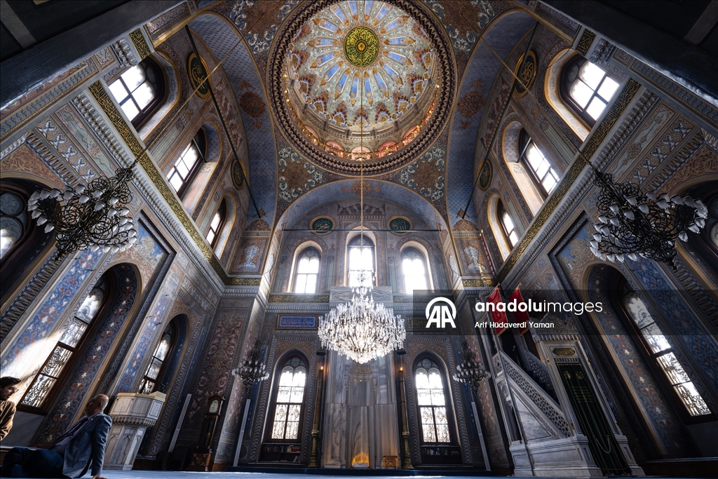 Мост между современностью и традициями: Мечеть Пертевнияль Валиде Султан