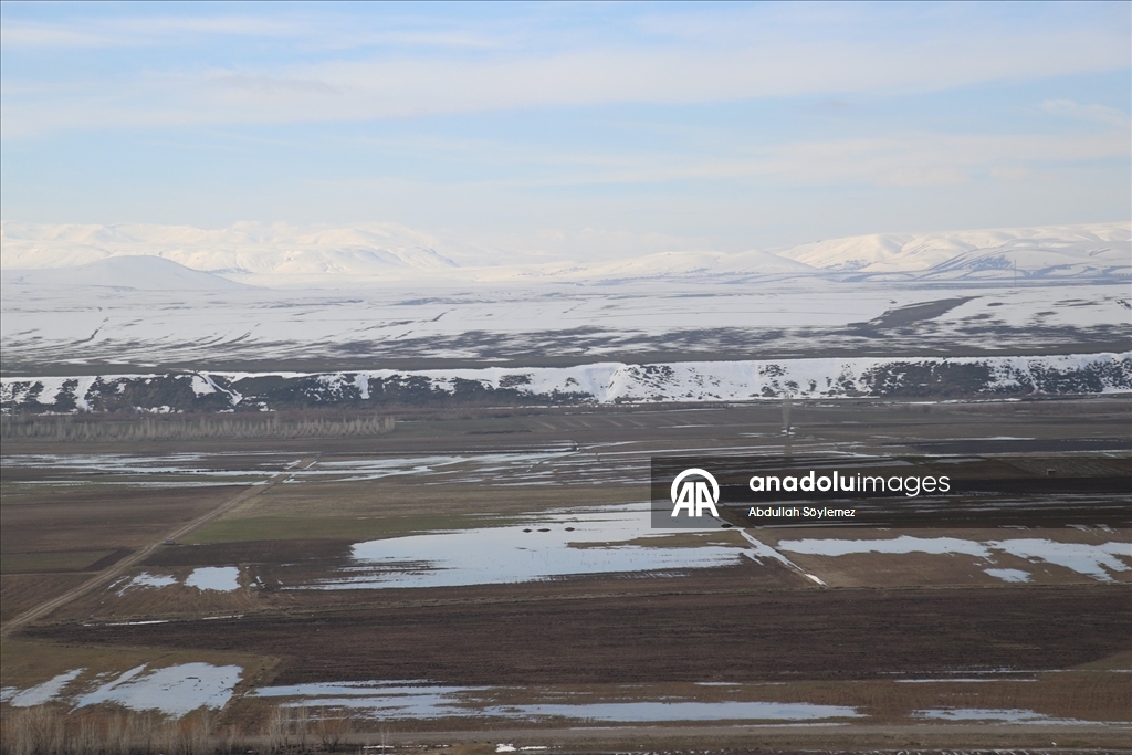 Karların erimeye başladığı Ağrı Ovası dronla görüntülendi