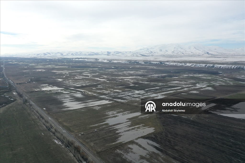 Karların erimeye başladığı Ağrı Ovası dronla görüntülendi