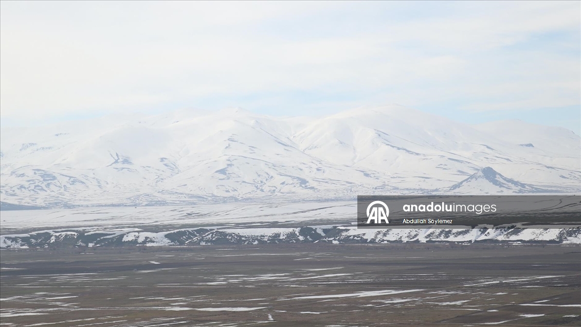 Karların erimeye başladığı Ağrı Ovası dronla görüntülendi