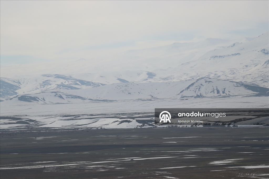 Karların erimeye başladığı Ağrı Ovası dronla görüntülendi