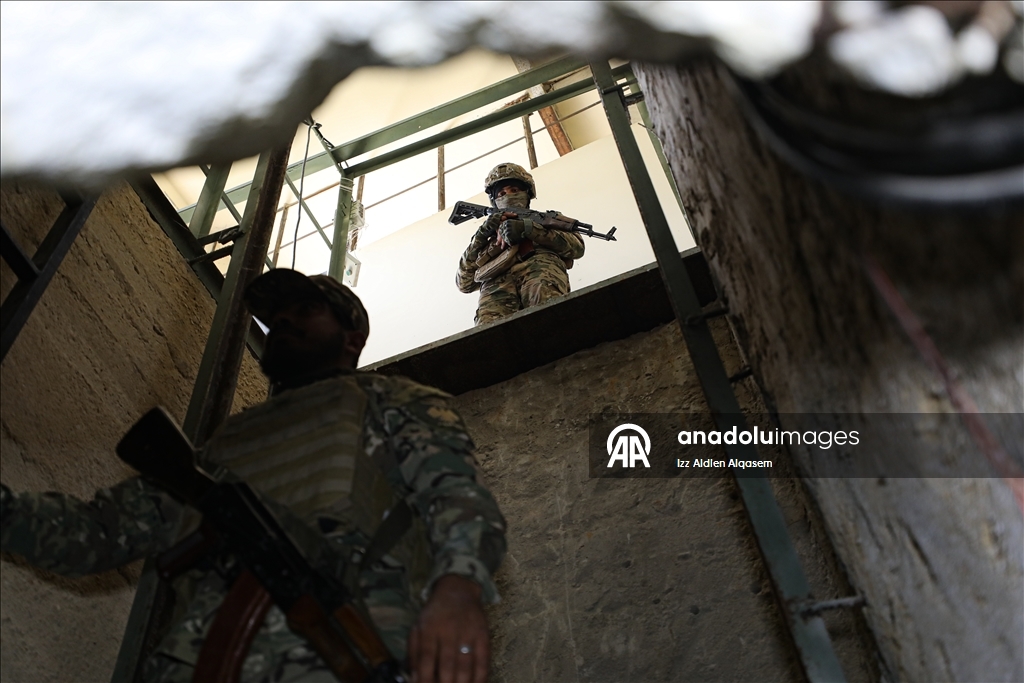 الأناضول توثق أنفاقا سرية استُخدمت لتهريب السلاح إلى لبنان