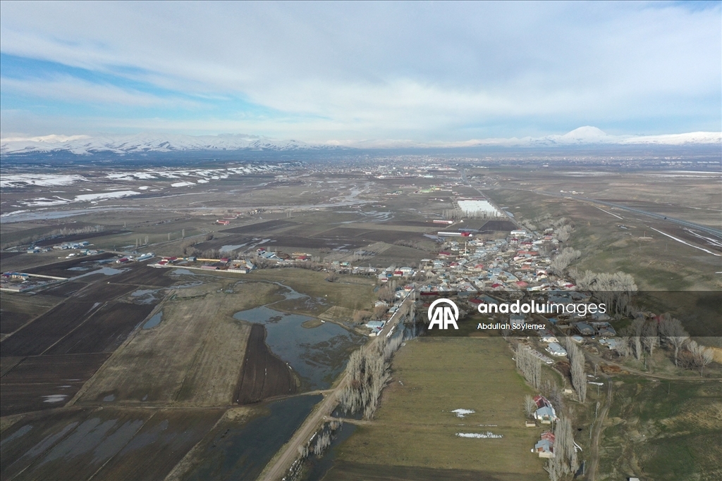 Karların erimeye başladığı Ağrı Ovası dronla görüntülendi