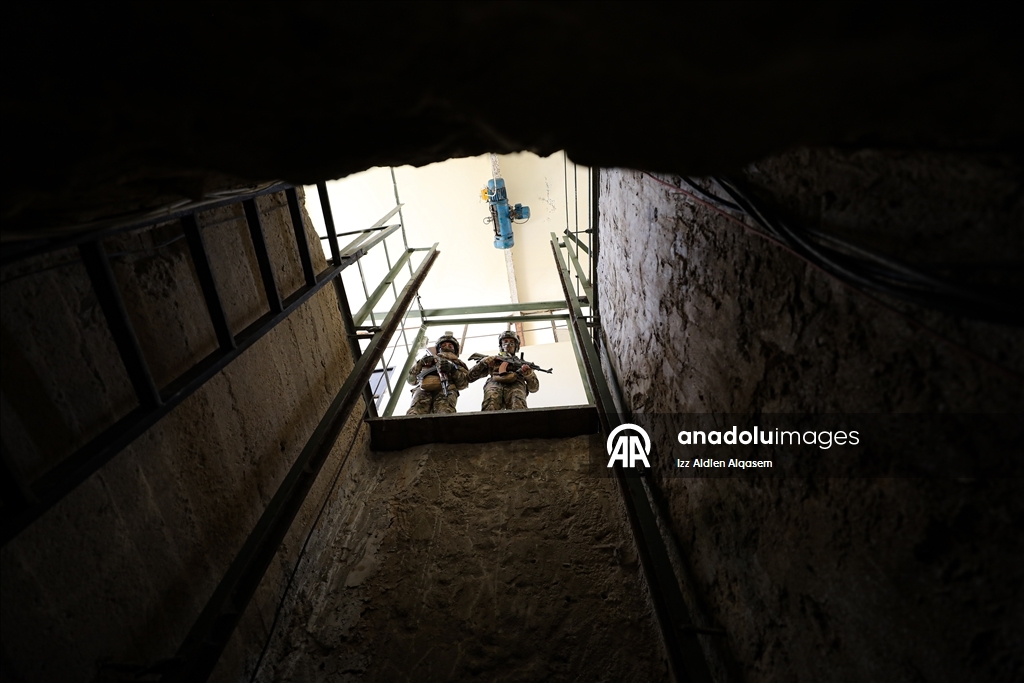 الأناضول توثق أنفاقا سرية استُخدمت لتهريب السلاح إلى لبنان