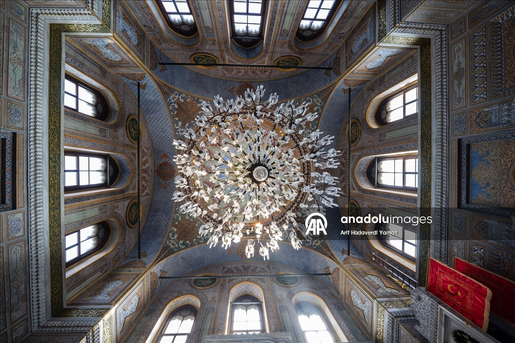 Мост между современностью и традициями: Мечеть Пертевнияль Валиде Султан