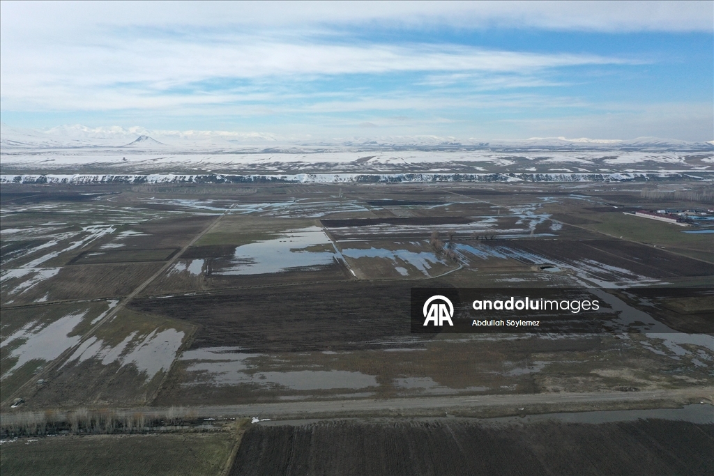 Karların erimeye başladığı Ağrı Ovası dronla görüntülendi