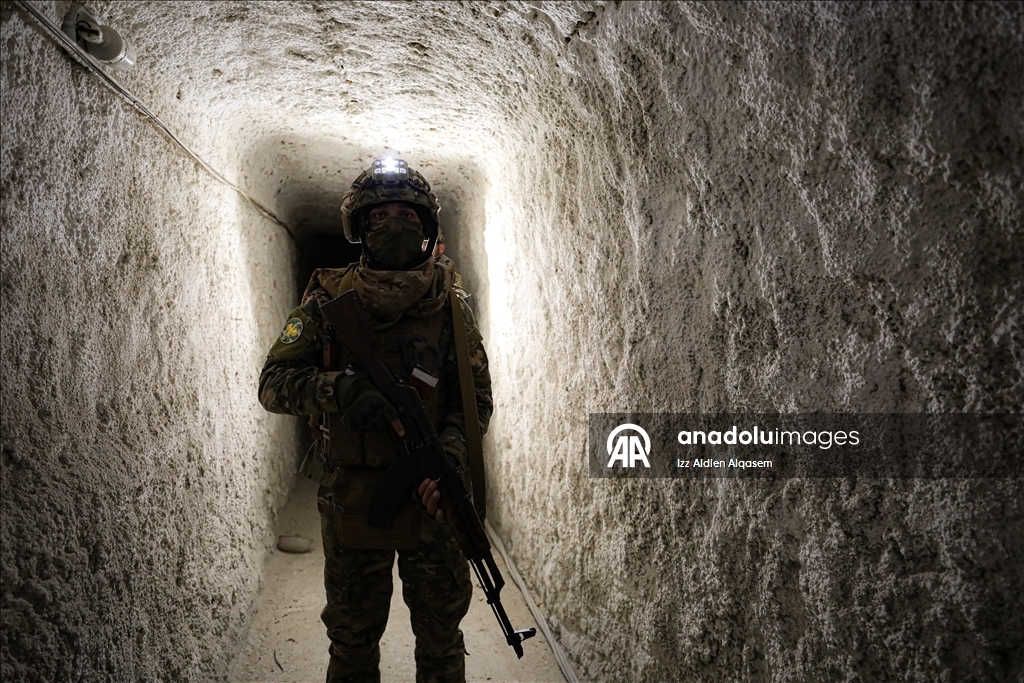 الأناضول توثق أنفاقا سرية استُخدمت لتهريب السلاح إلى لبنان