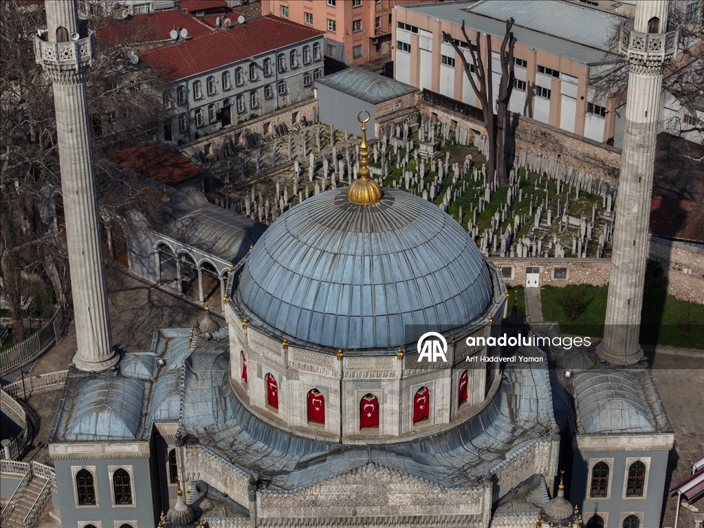 Мост между современностью и традициями: Мечеть Пертевнияль Валиде Султан