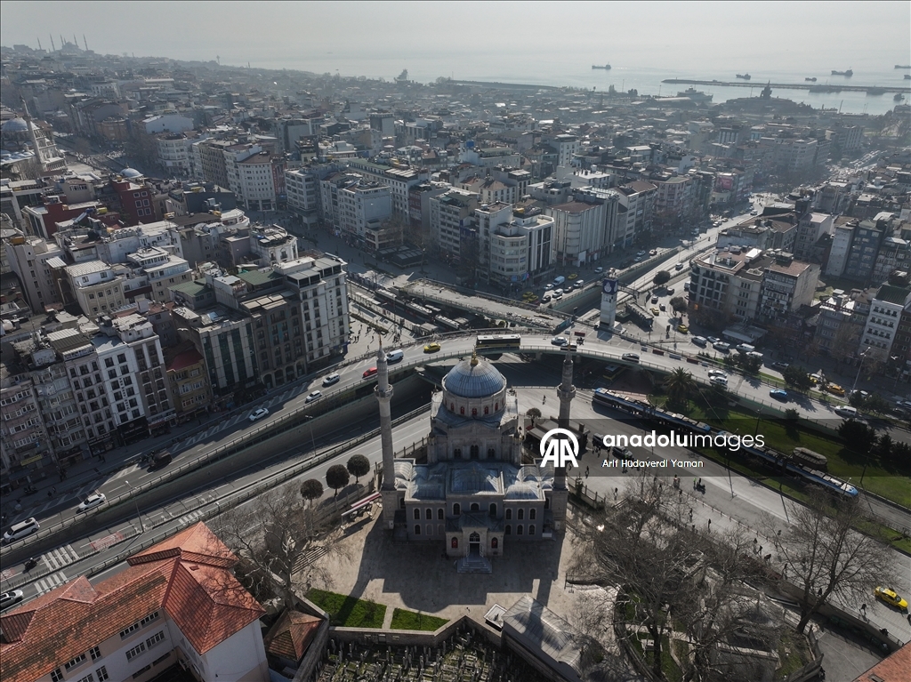 Мост между современностью и традициями: Мечеть Пертевнияль Валиде Султан
