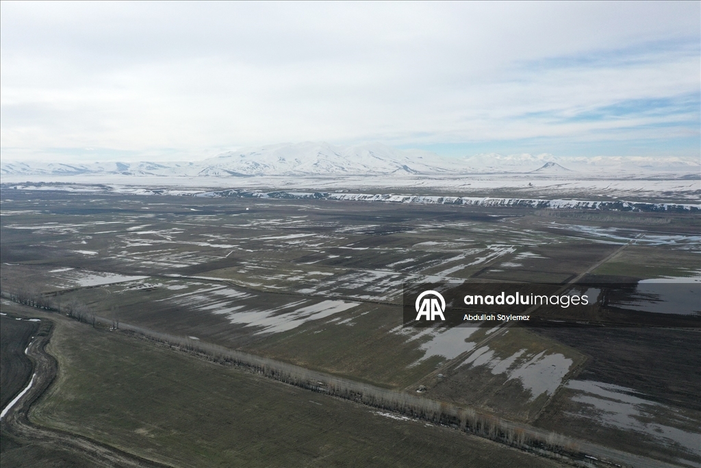 Karların erimeye başladığı Ağrı Ovası dronla görüntülendi