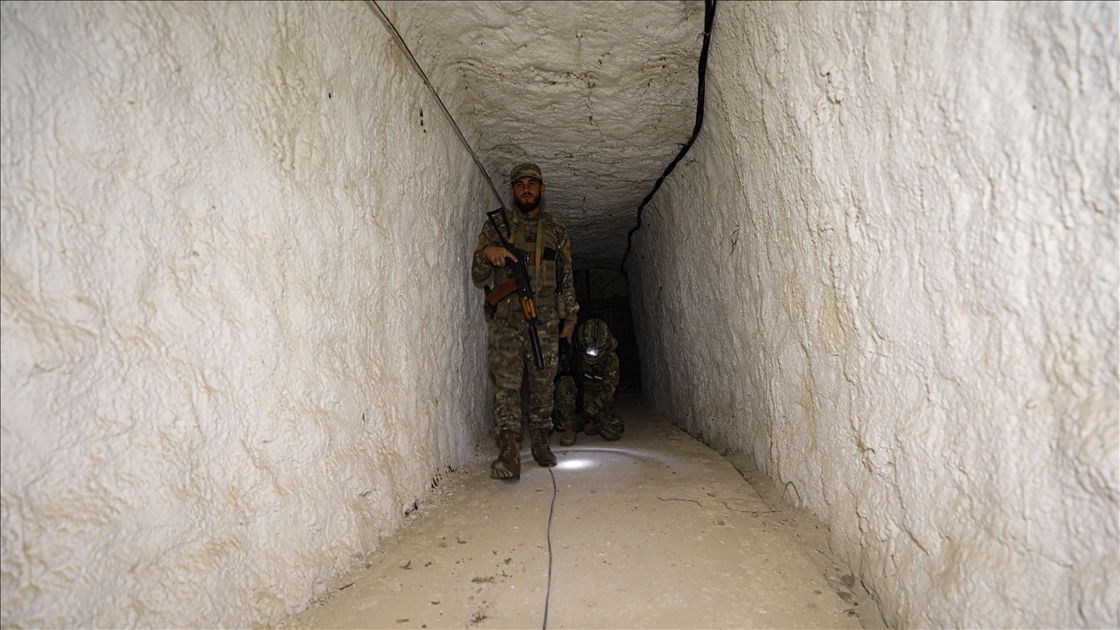 Suriye ile Lübnan arasında silah kaçakçılığı için kullanılan tüneller AA ekibi tarafından görüntülendi