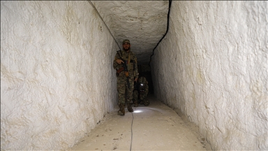 Suriye ile Lübnan arasında silah kaçakçılığı için kullanılan tüneller AA ekibi tarafından görüntülendi