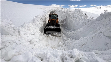 Kardan kapanan Ardahan-Ardanuç kara yolu yaklaşık 4 ay sonra ulaşıma açılıyor