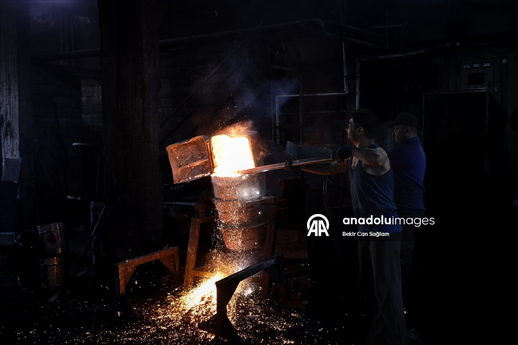 Gaziantep’te dökümhanelerde zorlu mesai