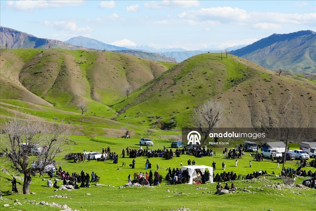 Hakkari'nin bir tarafında bahar diğer tarafında kış yaşanıyor
