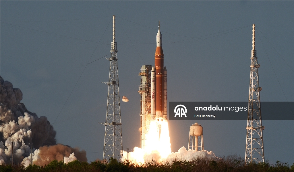 НАСА запустило космический корабль Orion к Луне в рамках миссии Artemis II