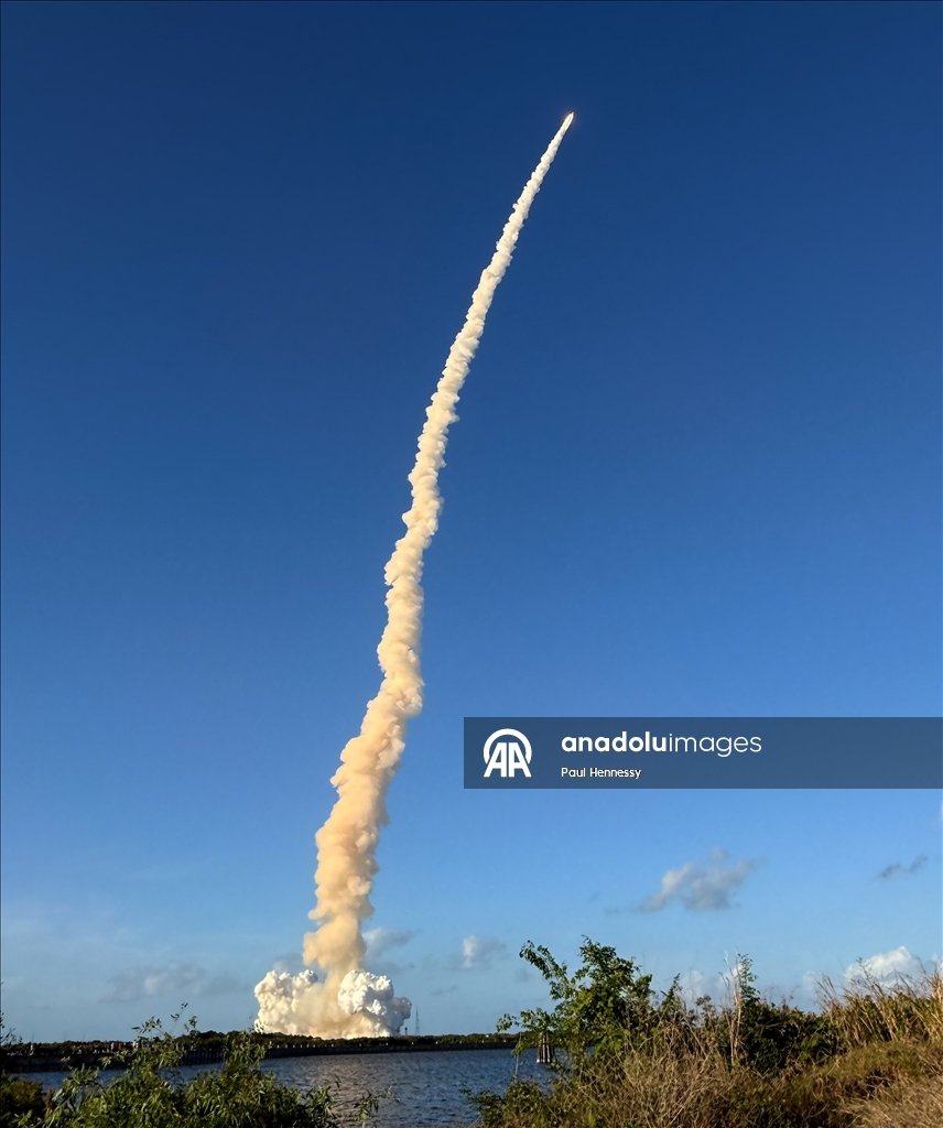 НАСА запустило космический корабль Orion к Луне в рамках миссии Artemis II